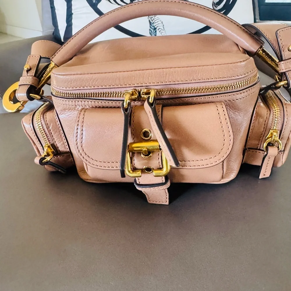 Chloé Small Camera Bag in shiny leather - Picture 9 of 11